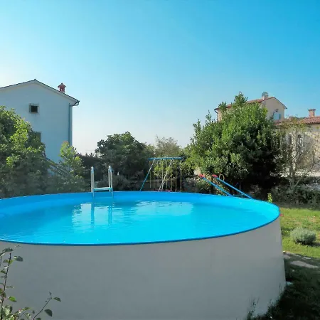 Holiday Haus Zid *