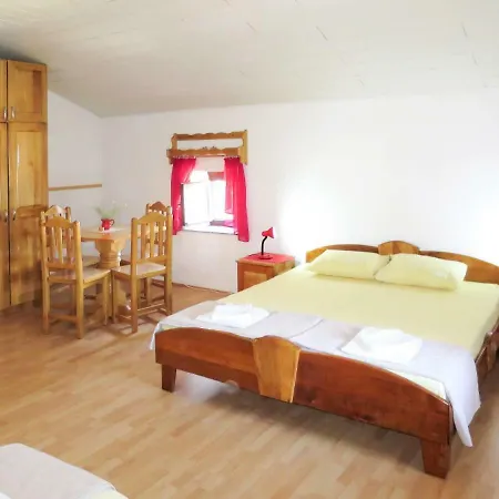 Holiday Haus Zid
