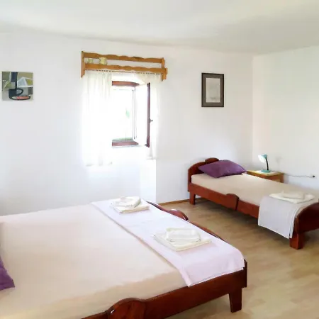 Holiday Haus Zid