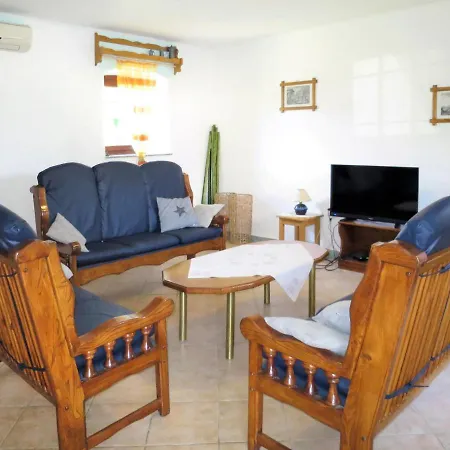 Holiday Haus Zid