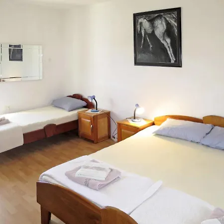 Holiday Haus Zid *