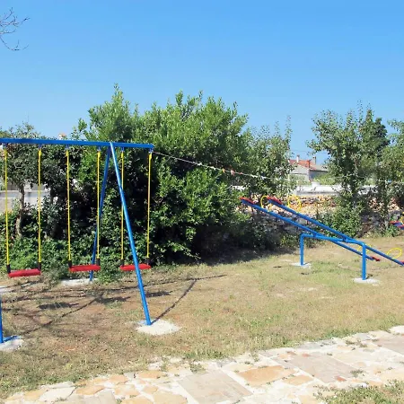 Holiday Haus Zid